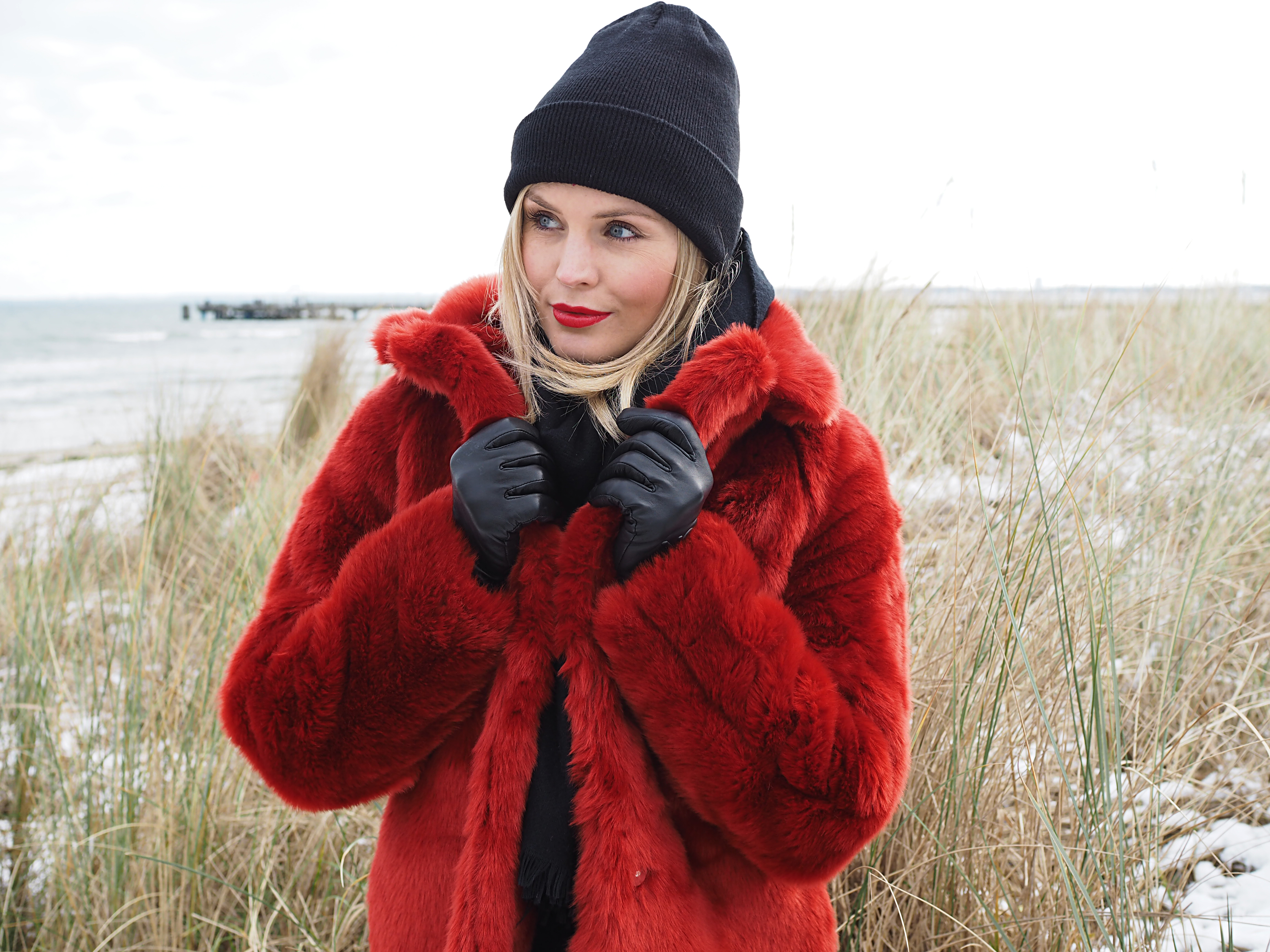 My Fluffy Red – Faux Fur Love